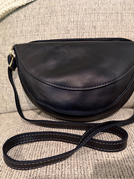 portland leather goods Handbags - Portland Leather Medium Koala Sling Bag Black Leather Crossbody EUC